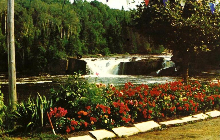 Vintage Minnesota Postcard - Middle Falls, Minnesota (Two Miles From The Pigeon River Border With Canada), Prismaflex Color, Printed In Canada, Circa Vintage Minnesota Postcard - Middle Falls, Minnesota (Two Miles From The Pigeon River Border With Canada), Prismaflex Color, Printed In Canada, Circa