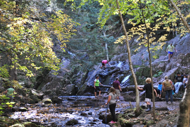 Sunday Crowd @ Morgan Falls