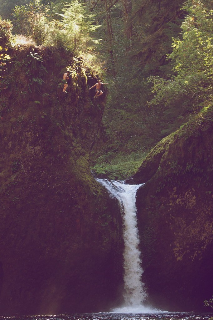 Cliff jumping at Punch Bowl Falls Cliff jumping at Punch Bowl Falls