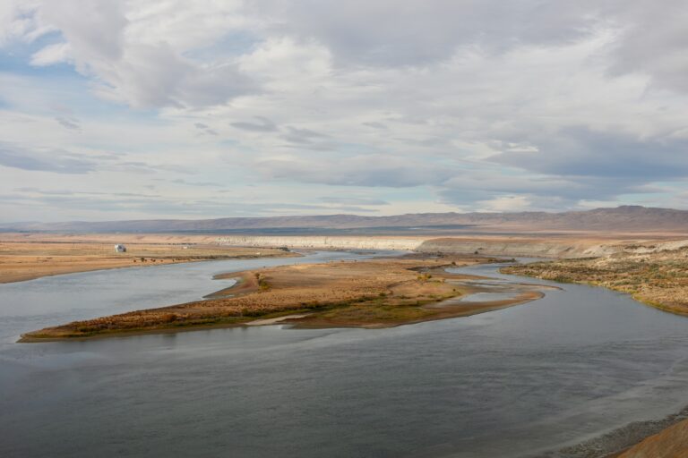 Columbia River bend near Priest Rapids Dam