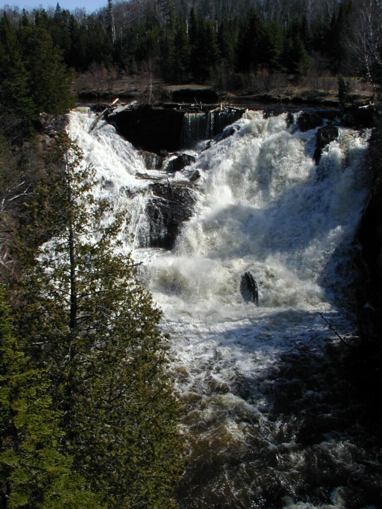 File:Eagle River Falls High Flow.JPG