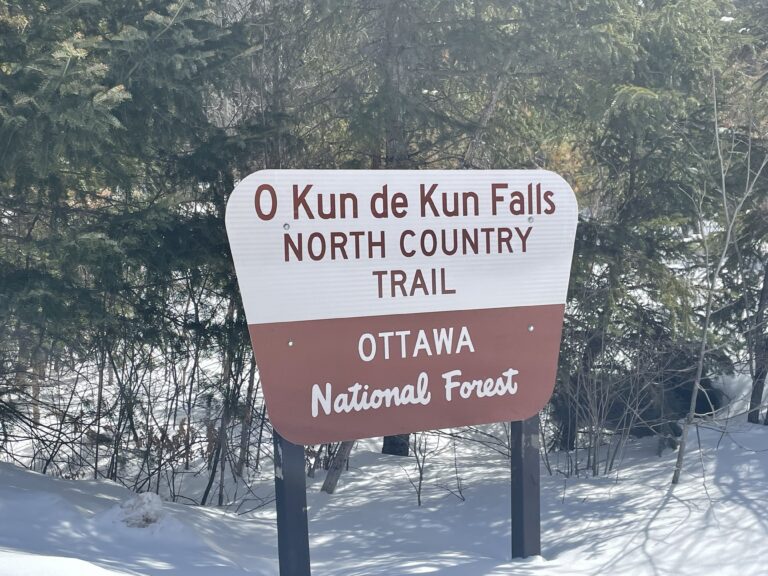 O Kun de Kun Falls Sign O Kun de Kun Falls Sign