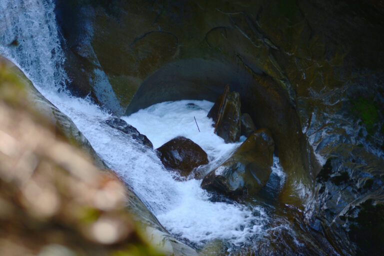 Racehorse Falls detail 01