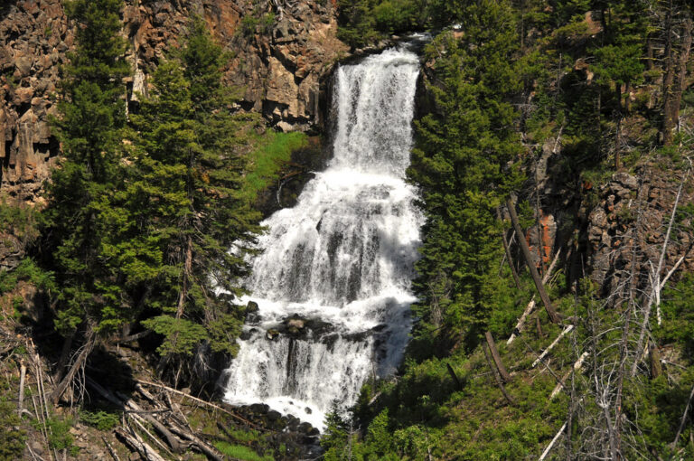 Undine Falls (Yellowstone National Park, northwestern Wyoming, USA) Undine Falls (Yellowstone National Park, northwestern Wyoming, USA)